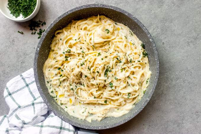 Minute Garlic Cream Sauce: Keto & Gluten-Free for Pasta, Steak & More